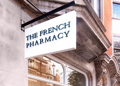 What is a "Parapharmacie" or a French pharmacy?